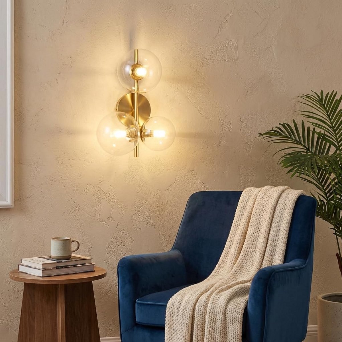 Moderne Wandlamp met 3 Glazen Bollen