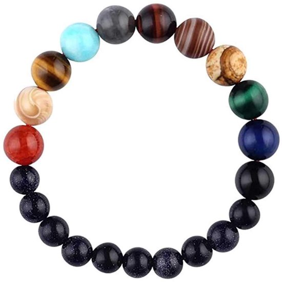 Armband met negen planeten: rode zon, ivoorkleurige Mercurius, tijgeroog Venus, blauwe Aarde, grijze Maan, rode Mars, gestreepte Jupiter, zandkleurige Saturnus, groene Uranus, blauwe Neptunus, zwarte Pluto.