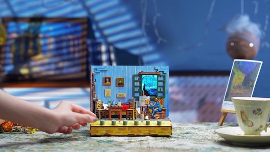 Tonecheer Vincent's Bedroom Bouwpakket - Modelbouw - 18 x 14,5 x 15,4 cm - DIY Miniatuur - Modelbouwpakketten Volwassenen - 6 Geluidseffecten - Creatieve Decoratie - Incl. Stofkap