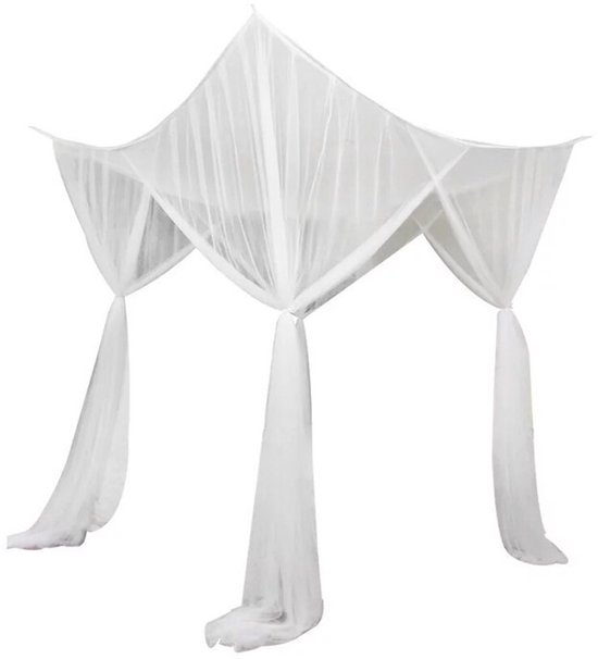 Een vierkante klamboe van witte tule met vier draperieën aan de uiteinden, staand op een witte achtergrond.