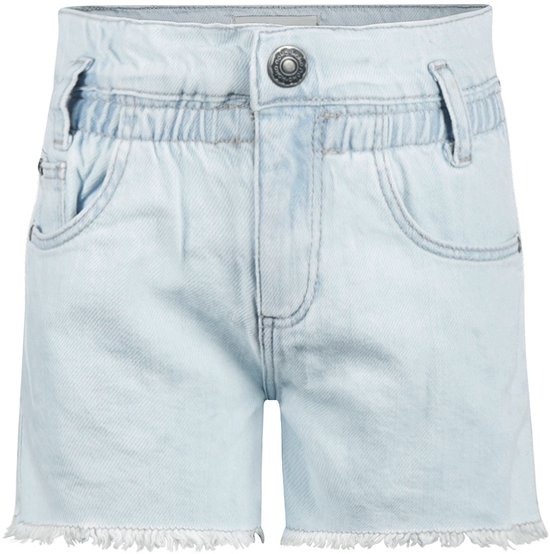 Lichtblauwe spijkerbroekshorts met rafels aan de onderkant.