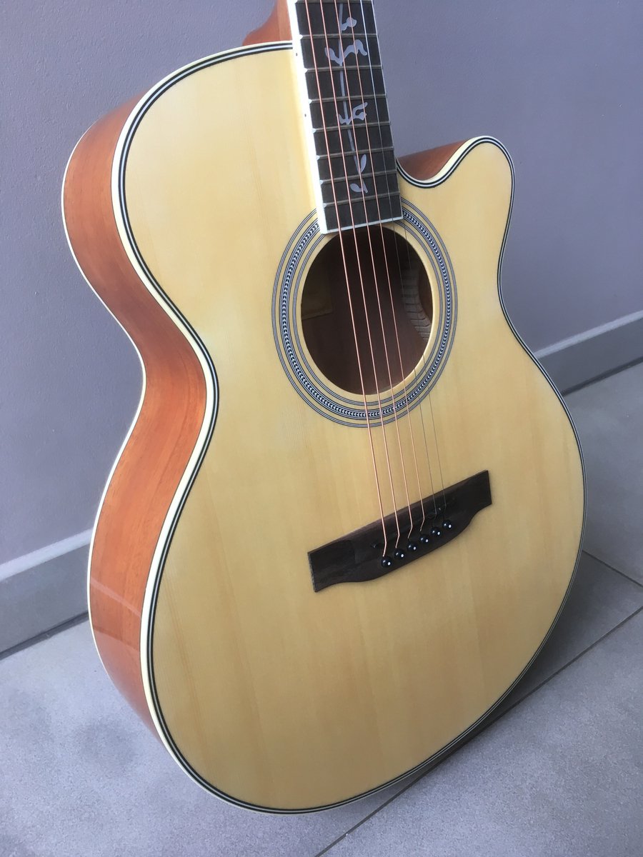 Bullfighter D4019 HS mooie western folkgitaar uit walnotenhout! Honeyburst, met cutaway