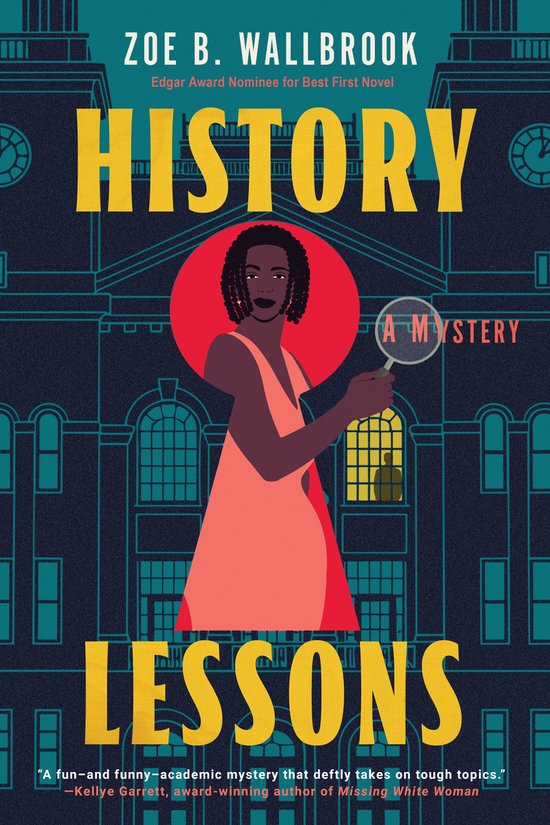 Boekomslag: "HISTORY LESSONS" door Zoe B. Wallbrook, met een vrouw in een oranje jurk die een vergrootglas vasthoudt.