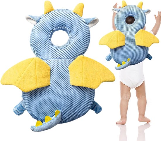 Blauwe baby rugbeschermer met draken design, gele vleugels, hoorns en staart. Een baby draagt de beschermer.