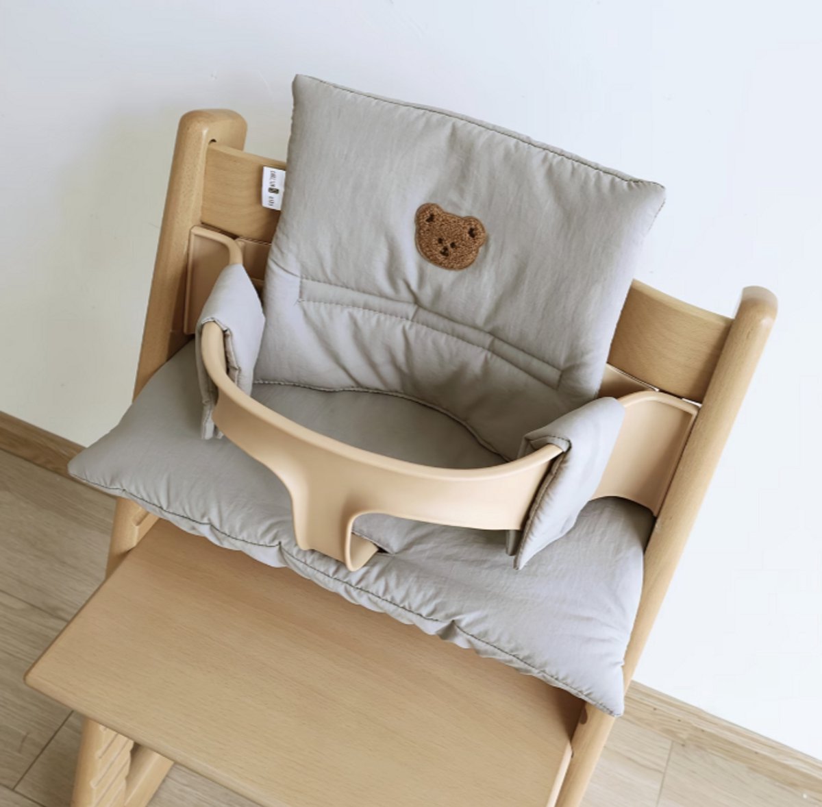Stoelverkleiner beer grijs - kussenset beer grijs - stoelverkleiner voor stokke tripp trapp - kinderstoel verkleiner - stoel kussen