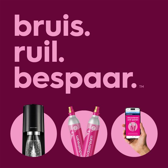 Sodastream bruiswatermaker, twee CO2-cilinders en een smartphone met de Sodastream app.