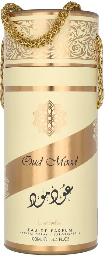 Cilinderverpakking voor Oud Mood parfum met gouden opdruk, band en handvat. Tekst "Oud Mood" en Arabische kalligrafie.