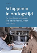 Boekomslag: "Schipperen in oorlogstijd" door Jan de Roos, met twee personen aan een drukpers.