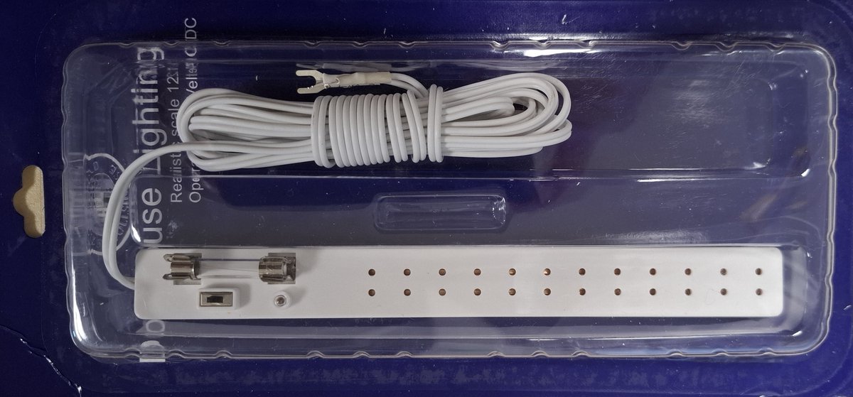 Streets Ahead DE074 Stekkerdoos 12 Aansluitingen – 1:12 Poppenhuis Verlichting – Inclusief Zekering