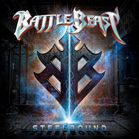 Albumhoes met de titel 'Steelbound' van Battle Beast, met een groot metalen logo en vonken.