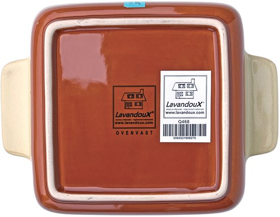 Onderkant van een terracotta ovenschaal met het Lavandoux merk en een 'oven vast' label.