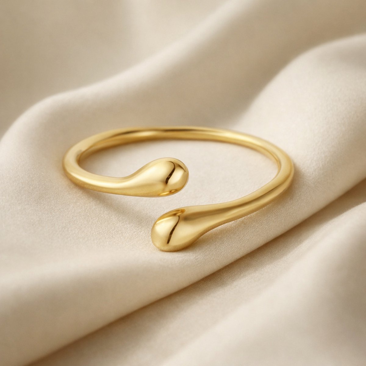 Lundholm Luxe Ring Dames Gold Plated Minimalistisch - Premium Stainless Steel Jewellery - Verstelbare Ring One Size - Cadeau voor Vrouw - Annabel serie - Scandinavisch Design