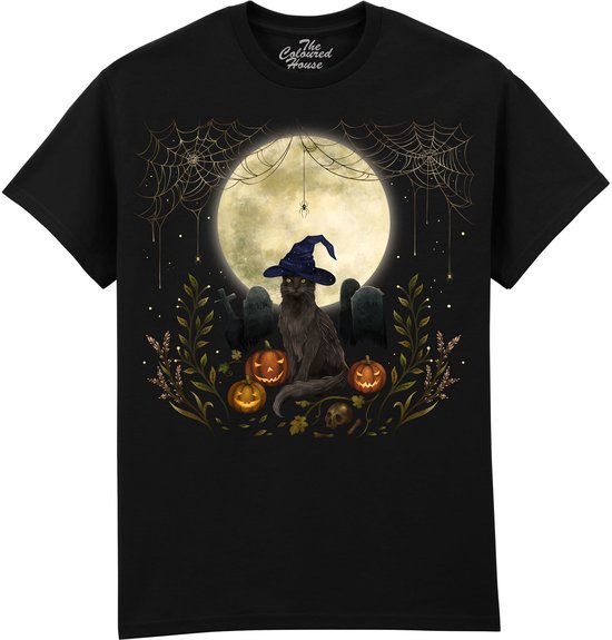 T-shirt noir avec imprimé Halloween: chat noir avec chapeau de sorcière, citrouilles, cimetière, toiles d'araignées et pleine lune.