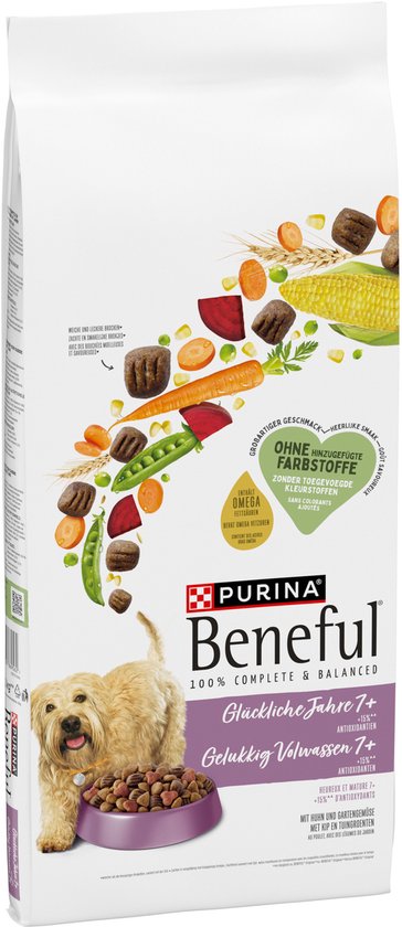 Purina Beneful zak hondenvoer met afbeelding van een hond en kip, wortel, erwten, rode biet en mais.