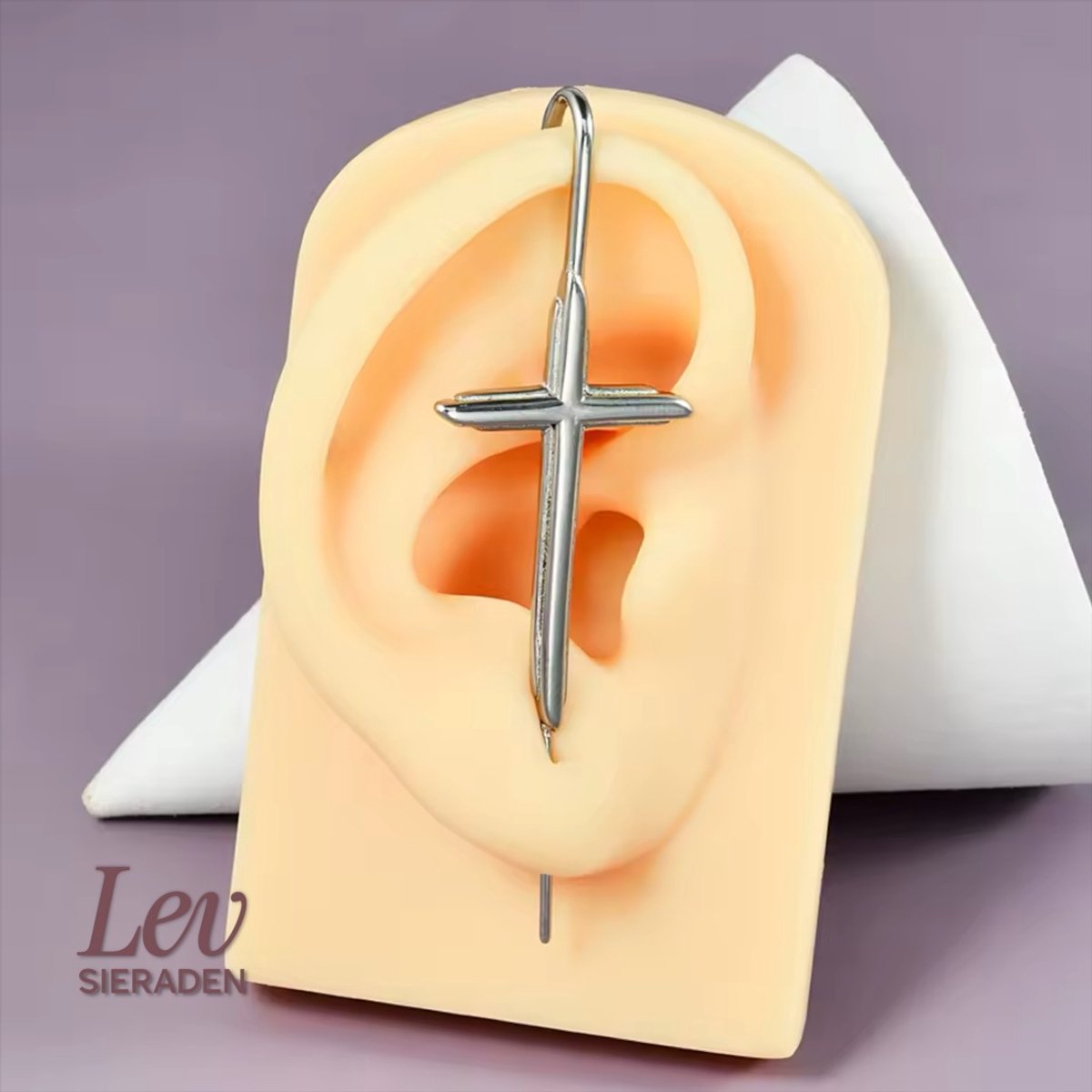 Lev Sieraden - Ear crawler - Cross - Oorklimmers - Kruis - Zilver kleurig - Chirurgisch staal