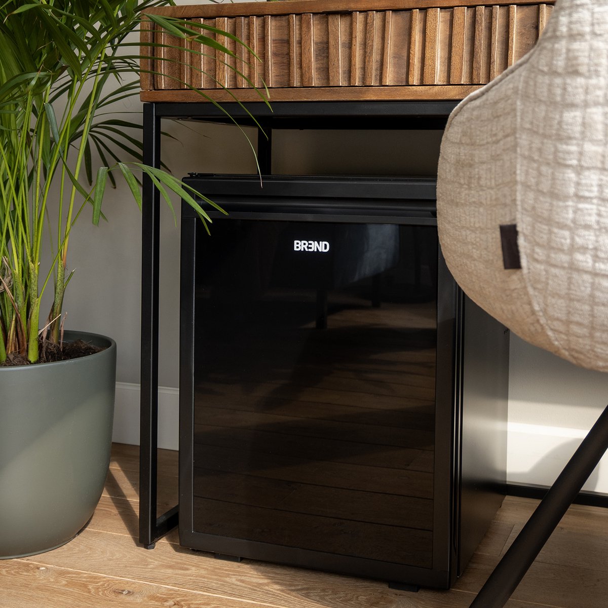Mini Koelkast Vrijstaand 35 Liter – Tafelmodel Fridge met Instelbare Temperatuur – Minibar met Verstelbare Deurrichting – Zwart - BREND BR-2226 — afbeelding 7
