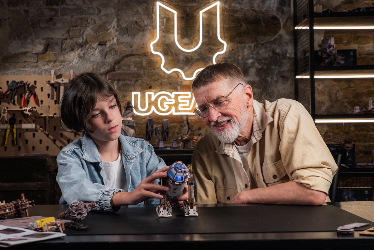 UGEARS 3D Modelbouw - R2-D2 - Star Wars - Mechanisch Bouwpakket Hout - Educatief Speelgoed — afbeelding 7