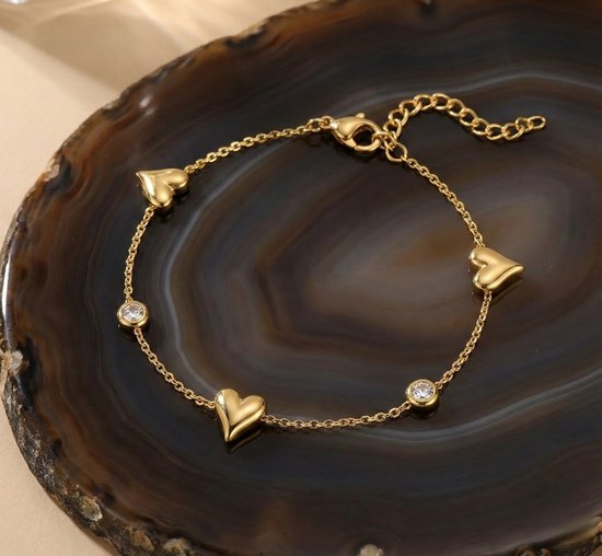 Lundholm Luxe Armband Dames Goud Kleurig - Hartjes Rhinestone Steentjes - Premium Stainless Steel Jewellery PVD Gold Plated - My Jutta Serie - Vrouwen Cadeautjes Tip Cadeautje Vrouw - Scandinavisch Design