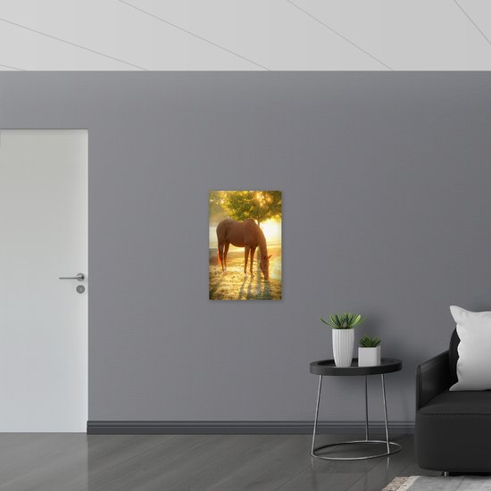 Hout - Bruin Paard op een Weiland bij Zonsondergang - 50x75 cm - 12 mm dik - Foto op Hout (Met Ophangsysteem)