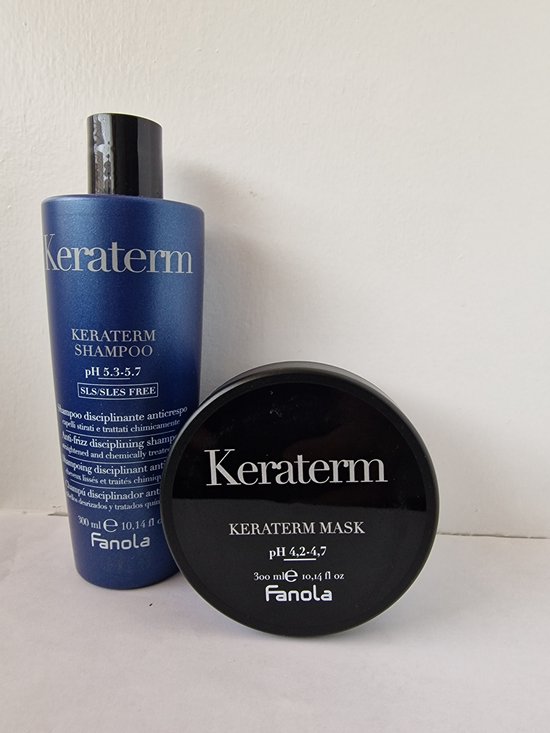 Blauwe fles shampoo en zwarte pot masker, beide met 'Keraterm' logo.