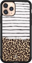 Casimoda® hoesje - Geschikt voor iPhone 11 Pro - Luipaard strepen - Luxe Hard Case Zwart - Backcover telefoonhoesje - Bruin/beige