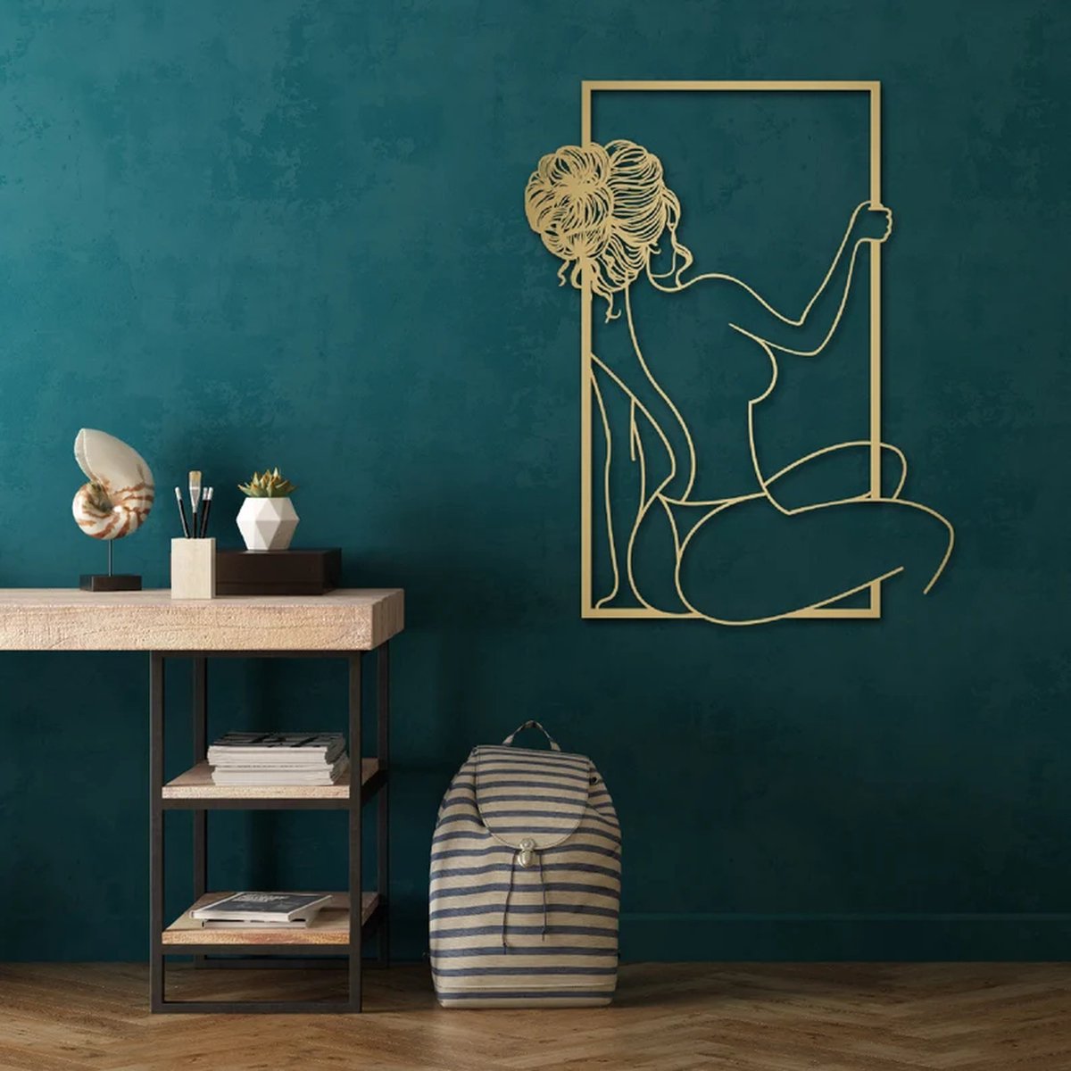 Metalen Wanddecoratie Elegante Vrouw – 3D Wandkunst – Goud – 70 x 55 cm