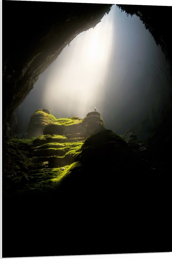 WallClassics - PVC Schuimplaat- Han Son Doong Grot met Zonnestralen - Vietnam - 70x105 cm Foto op PVC Schuimplaat