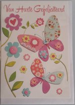 Van harte gefeliciteerd met je verjaardag! Een vrolijke kaart met kleurrijke vlinders en bloemen. Een leuke kaart om zo te geven of om bij een cadeau te voegen. Een dubbele wenskaart inclusief envelop en in folie verpakt.