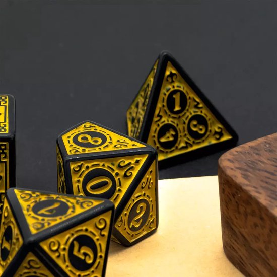 Thumbnail van een extra afbeelding van het spel D&D dice set - DnD dobbelstenen set Geel - Dungeons and Dragons dobbelstenen Inclusief Luxe leren bewaarzakje