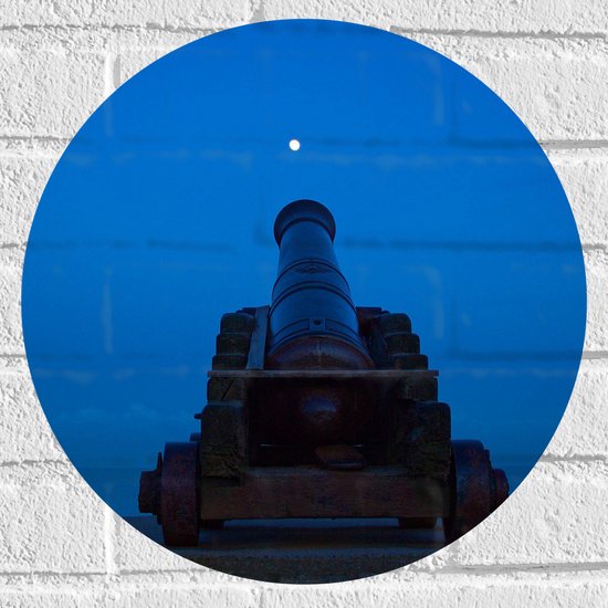 WallClassics - Muursticker Cirkel - Kanon bij Blauwe Lucht - 40x40 cm Foto op Muursticker