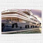 WallClassics - Muursticker - Groot Schip op het Water - 75x50 cm Foto op Muursticker