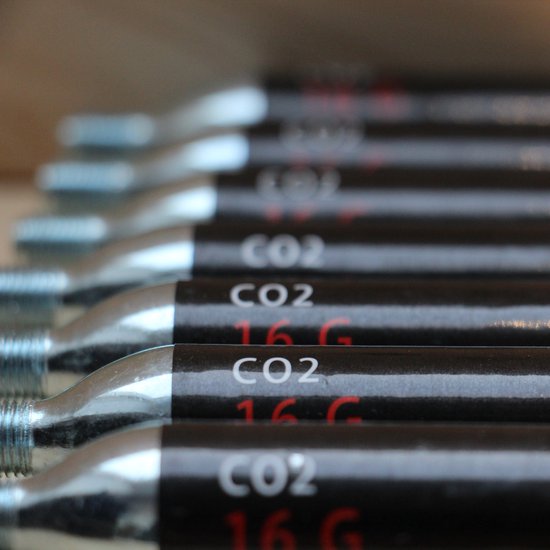 2x Trivio CO2 patroon 16 gr met draad
