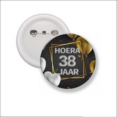 Button Met Speld 58 MM - Hoera 38 Jaar