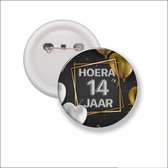 Button Met Speld 58 MM - Hoera 14 Jaar