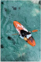 WallClassics - Poster Glanzend – Bovenaanzicht van Man in Kano op Oceaan - 80x120 cm Foto op Posterpapier met Glanzende Afwerking