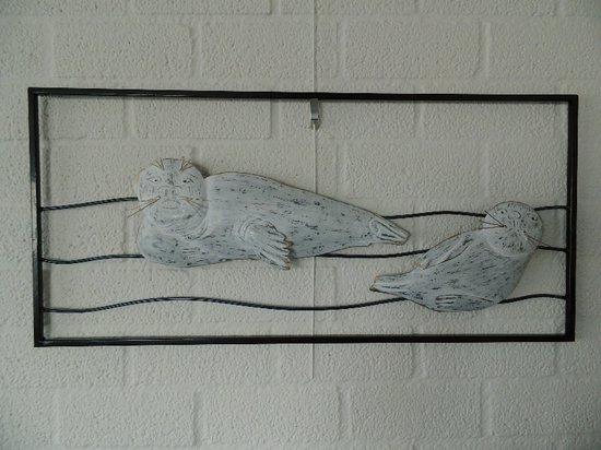 Wanddecoratie metaal - zeehonden - 82 x 38 cm