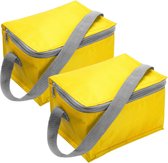 Set van 2x stuks kleine koeltas geel voor 6 blikjes met rits en draagband - lunch-drankjes-medicijnen - 20 x 13 x 13 cm