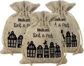 Pakket van 3x stuks mini Sinterklaas jute cadeau zakken Welkom Sint en Piet print - Strooizak met koord - 18 x 25 cm