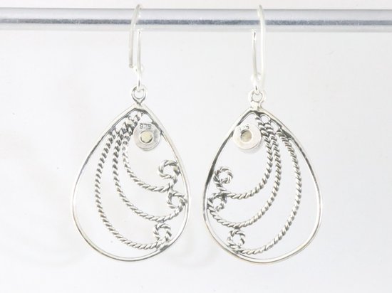 Boucles d'oreilles fines ajourées en filigrane d'argent avec pierre de lune arc-en-ciel