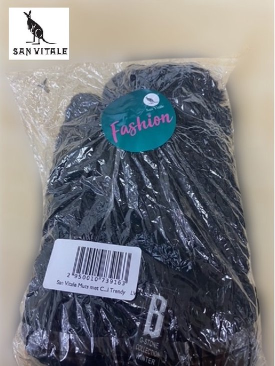Zwarte San Vitale muts in verpakking met etiket en een sticker met 'Fashion'.