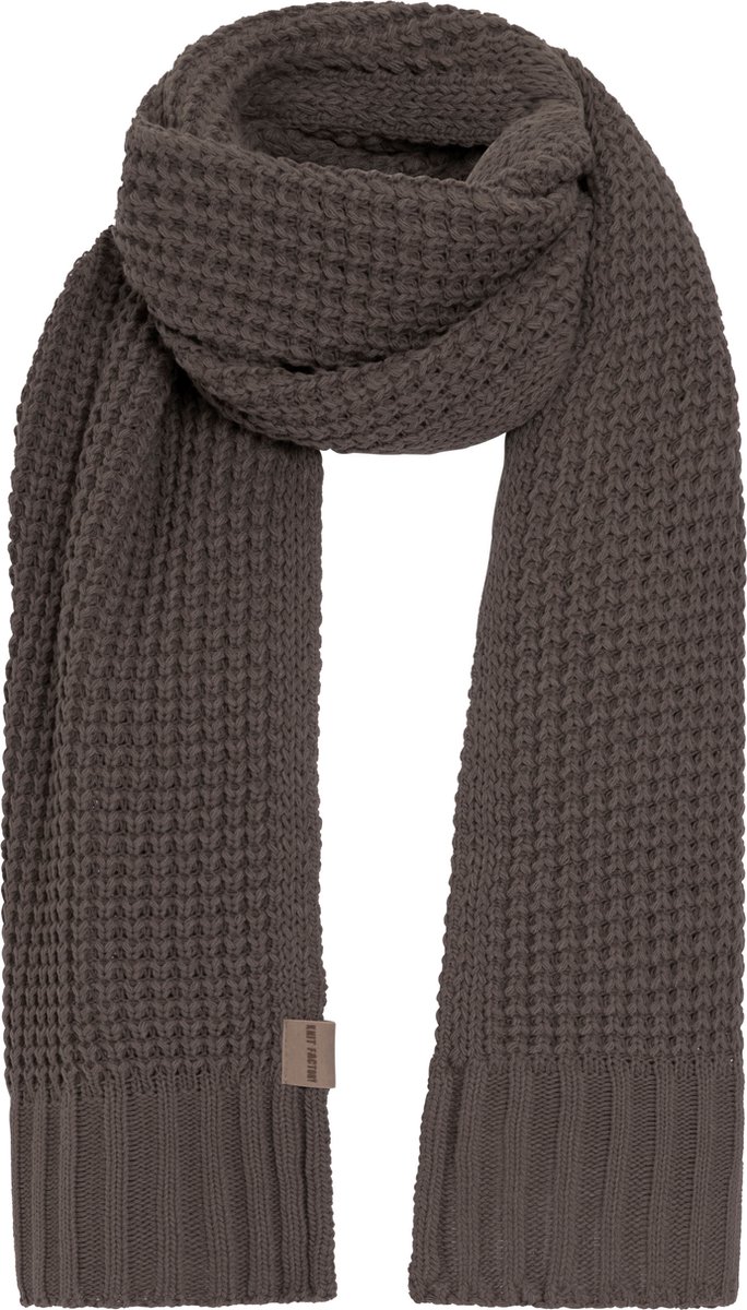 Knit Factory Robin Gebreide Sjaal Dames & Heren - Warme Wintersjaal - Grof gebreid - Langwerpige sjaal - Wollen sjaal - Heren sjaal - Dames sjaal - Unisex - Cappuccino - Bruin - 200x40 cm