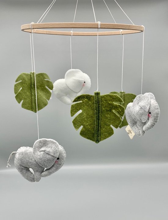 2Stories Mobiel Olifantjes | mobiel – handgemaakt – vilt – olifant – jungle – spelen – bladeren – wit – grijs – groen – babykamer – kinderkamer -…