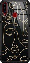 Casimoda® hoesje - Geschikt voor Samsung Galaxy A20s - Abstract Faces - Luxe Hard Case Zwart - Backcover telefoonhoesje - Zwart