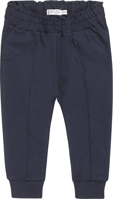 Donkerblauwe broek met elastische tailleband, steekzakken en geribde boorden. Label 'Dirkje' zichtbaar.