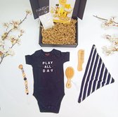 Kraamcadeaus - Genderneutraal cadeau - Gepersonaliseerd cadeau - Kam en borstel - Geboortecadeau - Rompertje - Graveren met naam - Borduren met naam - Hawsaz.nl Cadeau- babysets - Speenkoord - Baby kleding - Zwitsal - Babycadeau - Luxe cadeau