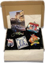 Winsa Dordrecht Holland Gift Box - Nederlands Cadeau - Sleutelhanger - Magneten - Portemonnee - Ansichtkaart - Porselein Klomp - Delfts Blauw - Amsterdam XXX - Leuk Cadeau Idee - Giftbox - Kerstpakket