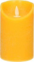 1x Oker gele LED kaarsen / stompkaarsen 12,5 cm - Luxe kaarsen op batterijen met bewegende vlam