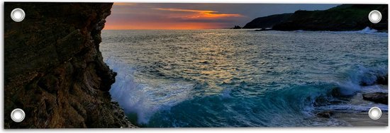 WallClassics - Tuinposter – Zonsondergang met Golven aan Zee - 60x20 cm Foto op Tuinposter  (wanddecoratie voor buiten en binnen)