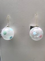 Set van 2 bedrukte kerstballen dots en sterren ornamenten in glas