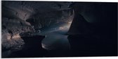 WallClassics - Acrylglas - Donkere Grot met Zonnestralen - 100x50 cm Foto op Acrylglas (Met Ophangsysteem)